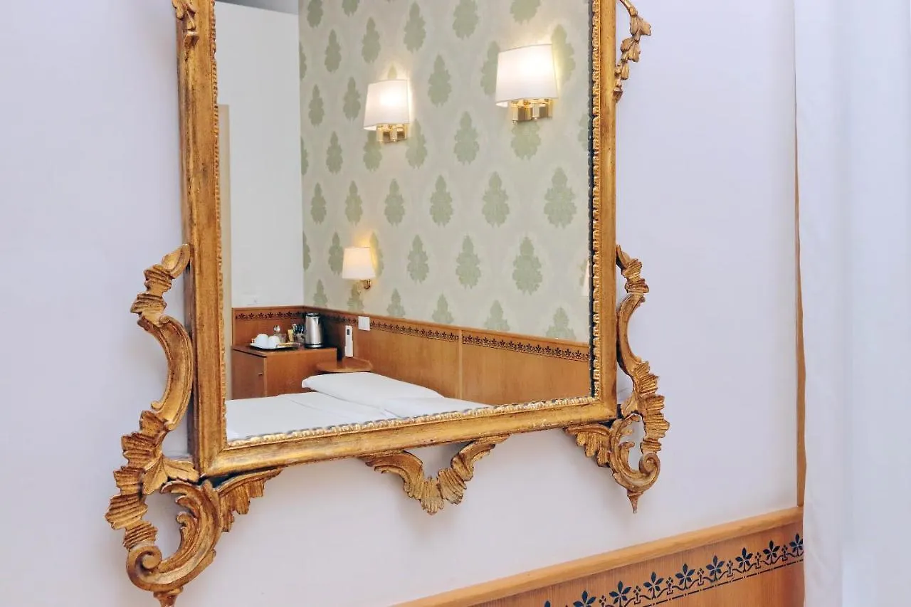 ** Gasthof Sonnino Suite Rom Italien